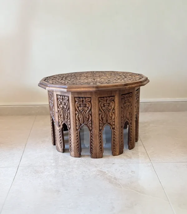 Maraş El Oyma Ceviz Ahşap Orta Sehpa – 73x73x47 cm Klasik Desenli El Yapımı Sehpa Natural - Görsel 5