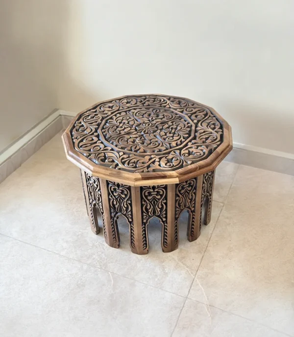 Maraş El Oyma Ceviz Ahşap Orta Sehpa – 73x73x47 cm Klasik Desenli El Yapımı Sehpa Eskitme - Görsel 4