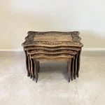 Maraş El Oyma 4’lü Servis Sehpası – 65x40x50 cm Ceviz Ahşap Zigon Sehpa Takımı