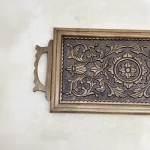 Maraş El Oyma Eskitme Ceviz Servis Tepsisi – 59x27.5 cm Ahşap Antik Sunum Tepsisi Eskitme
