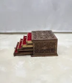 El Oyma Ceviz Ahşap 4 Çekmeceli Tespih Kutusu – Kadife Kaplı Ahşap Koleksiyon Kutusu 30x36x22 cm - Görsel 7