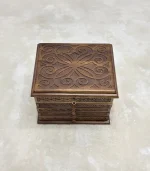 El Oyma Ceviz Ahşap Saatlik ve 4 Çekmeceli Tespih Kutusu – Kadife Koleksiyon Kutusu 30x36x30 cm - Görsel 7