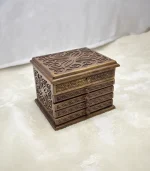 El Oyma Ceviz Ahşap Saatlik ve 4 Çekmeceli Tespih Kutusu – Kadife Koleksiyon Kutusu 30x36x30 cm - Görsel 8
