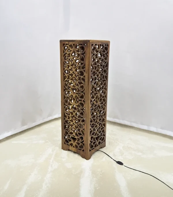 Ceviz Ağacından El Oyma Dekoratif Abajur - Ahşap Abajur 25x25x80 cm - Görsel 4