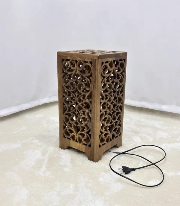 Ceviz Ağacından El Oyma Dekoratif Abajur - Ahşap Abajur 20x20x40 cm - Görsel 4
