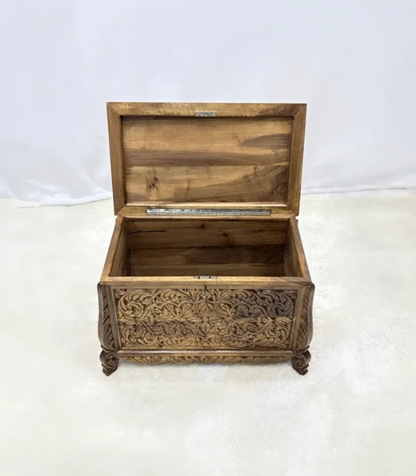 Maraş El Oyma Ceviz Çeyiz Sandığı -Ahşap Sandık– 68x40x48 cm | Sarmaşık Natural Model - Görsel 2