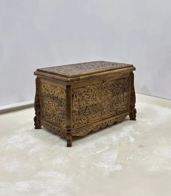 Maraş El Oyma Ceviz Çeyiz Sandığı -Ahşap Sandık– 68x40x48 cm | Sarmaşık Natural Model - Görsel 4