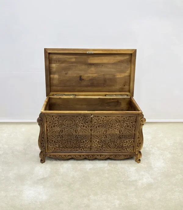Maraş El Oyma Ceviz Ahşap Çeyiz Sandığı – 95x50x60 cm Büyük Boy Sandık | Leyla Natural Model - Görsel 3
