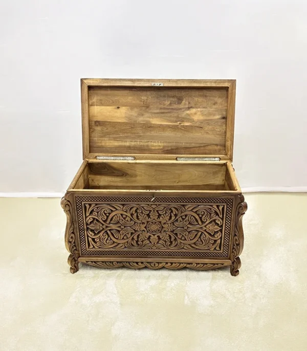 Maraş El Oyma Ceviz Ahşap Çeyiz Sandığı – 95x50x60 cm Büyük Boy Sandık | Aliye Eskitme Model - Görsel 4