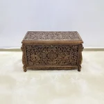 Maraş El Oyma Ceviz Ahşap Çeyiz Sandığı – 95x50x60 cm Büyük Boy Sandık | İstanbul Eskitme Model