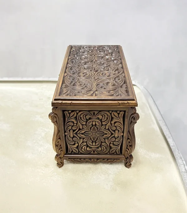 Maraş El Oyma Ceviz Ahşap Çeyiz Sandığı – 95x50x60 cm Büyük Boy Sandık | İstanbul Eskitme Model - Görsel 7