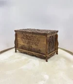 Maraş El Oyma Ceviz Ahşap Çeyiz Sandığı – 95x50x60 cm Büyük Boy Sandık | Hayat Ağacı Model