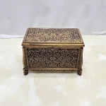Maraş El Oyma Ceviz Ahşap Çeyiz Sandığı – 68x40x48 cm Orta Boy Sandık | Erva Eskitme Model