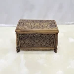 Maraş El Oyma Ceviz Ahşap Çeyiz Sandığı – 68x40x48 cm Orta Boy Sandık | Erva Eskitme Model