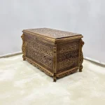 Maraş El Oyma Ceviz Ahşap Çeyiz Sandığı – 95x50x60 cm Büyük Boy Sandık | Aliye Natural Model