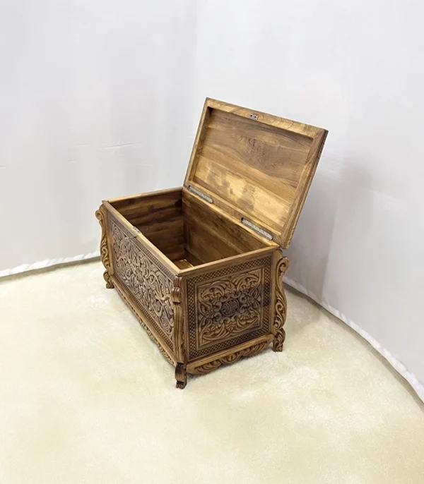 Maraş El Oyma Ceviz Ahşap Çeyiz Sandığı – 95x50x60 cm Büyük Boy Sandık | Aliye Natural Model - Görsel 2