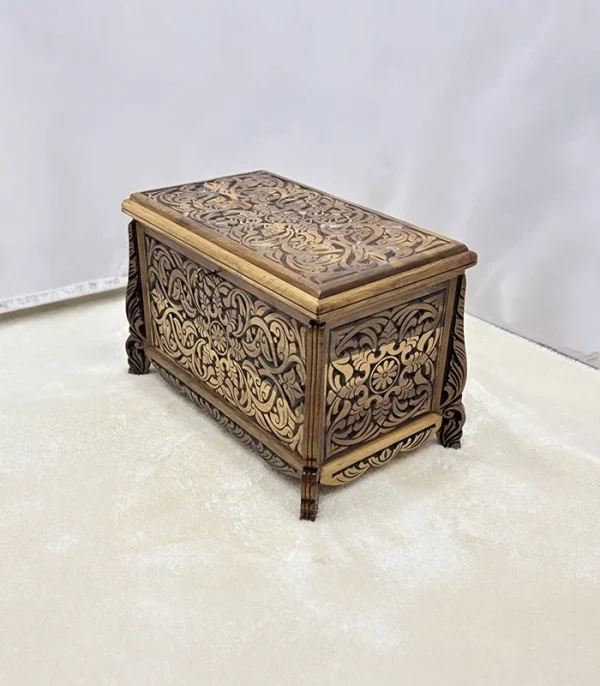 Maraş El Oyma Ceviz Ahşap Çeyiz Sandığı – Ahşap Sandık-68x40x48 Cm | Aliye Eskitme - Görsel 2