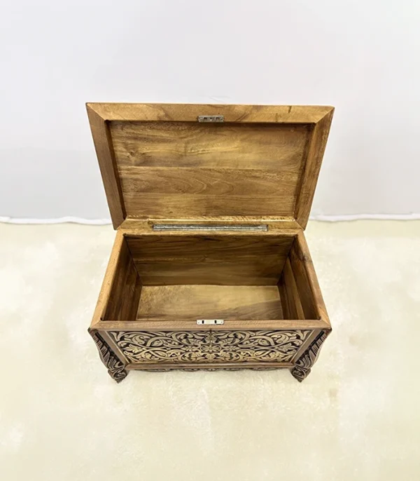 Maraş El Oyma Ceviz Ahşap Çeyiz Sandığı – Ahşap Sandık-68x40x48 Cm | Aliye Eskitme - Görsel 4