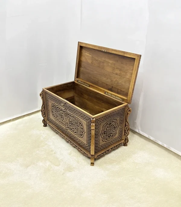 Maraş El Oyma Ceviz Çeyiz Sandığı – Ahşap Sandık - 95x50x60 Cm | Papatya Eskitme - Görsel 3