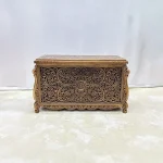 Maraş El Oyma Ceviz Ahşap Çeyiz Sandığı – 95x50x60 Cm Büyük Boy Ahşap Sandık | Ece Eskitme