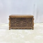Maraş El Oyma Ceviz Ahşap Çeyiz Sandığı – 95x50x60 Cm Büyük Boy Ahşap Sandık | Ece Eskitme