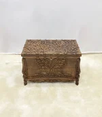Maraş El Oyma Ceviz Ahşap Çeyiz Sandığı – 83x48x57 Cm Özel Motifli Sandık | Hayat Ağacı Model