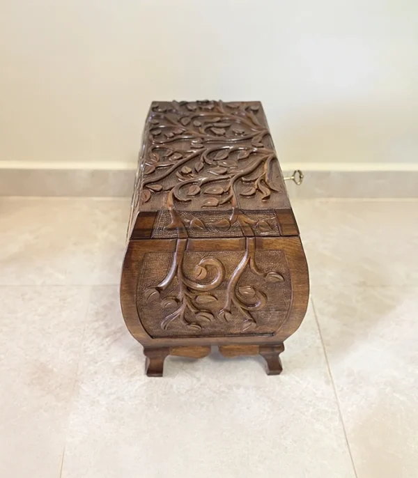 Maraş El Oyma Ceviz Ahşap Çeyiz Sandığı – 50x32x40 cm | Hayat Ağacı Bombeli Model - Görsel 7