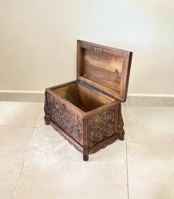 Maraş El Oyma Ceviz Ahşap Çeyiz Sandığı – 50x30x30 cm | Erva Natural Model - Görsel 6