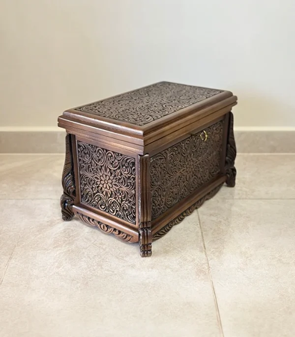 Maraş El Oyma Ceviz Ahşap Çeyiz Sandığı – 50x30x30 cm | Ece Eskitme Model - Görsel 4
