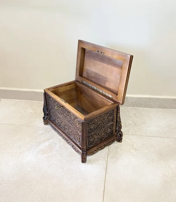 Maraş El Oyma Ceviz Ahşap Çeyiz Sandığı – 50x30x30 cm | Ece Eskitme Model - Görsel 6