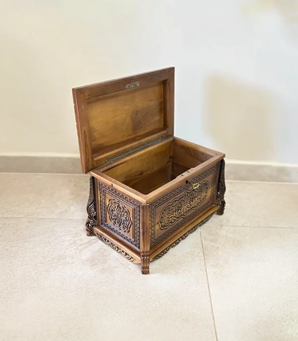 Maraş El Oyma Ceviz Ahşap Çeyiz Sandığı – 50x30x30 cm | Papatya Eskitme Model - Görsel 5