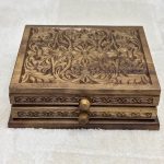 El Oyma Ceviz Ahşap 2 Çekmeceli Tespih Kutusu – 18 Gözlü Kadife Koleksiyon Kutusu 30x36x13 cm