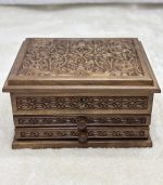 Ceviz Ağacından El Oyma Saat Aksesuar & Tespih Kutusu – 30x36x22 cm | 2 Çekmeceli Koleksiyon Kutusu