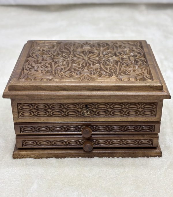Ceviz Ağacından El Oyma Saat Aksesuar & Tespih Kutusu – 30x36x22 cm | 2 Çekmeceli Koleksiyon Kutusu - Görsel 2
