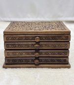 El Oyma Ceviz Ahşap 4 Çekmeceli Tespih Kutusu – Kadife Kaplı Ahşap Koleksiyon Kutusu 30x36x22 cm - Görsel 2