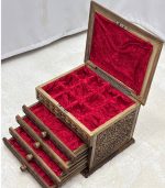 El Oyma Ceviz Ahşap Saatlik ve 4 Çekmeceli Tespih Kutusu – Kadife Koleksiyon Kutusu 30x36x30 cm - Görsel 8