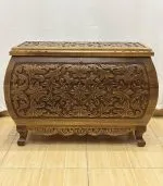 Maraş El Oyma Ceviz Ahşap Büyük Boy Çeyiz Sandığı 92x49x63 cm | Erva Natural Bombeli Model