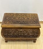 Maraş El Oyma Ceviz Ahşap Çeyiz Sandığı 63x39x45 cm | Erva Natural Bombeli Model - Görsel 3