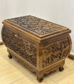 Maraş El Oyma Ceviz Ahşap Çeyiz Sandığı 63x39x45 cm | Erva Natural Bombeli Model - Görsel 2