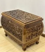 Maraş El Oyma Ceviz Ahşap Çeyiz Sandığı 63x39x45 cm | Erva Natural Bombeli Model - Görsel 2