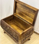 Maraş El Oyma Ceviz Ahşap Çeyiz Sandığı 63x39x45 cm | Erva Natural Bombeli Model - Görsel 5