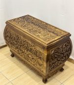 Maraş El Oyma Ceviz Ahşap Büyük Boy Çeyiz Sandığı 92x49x63 cm | Aliye Natural Bombeli Model - Görsel 3