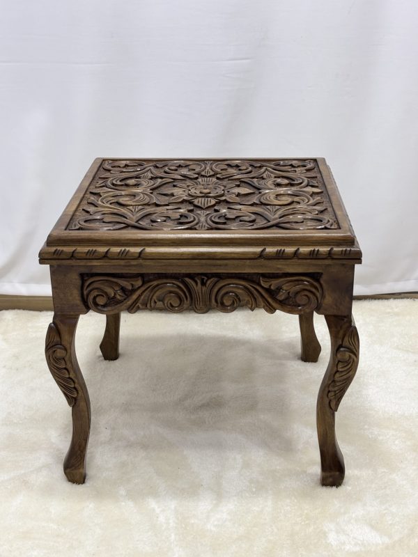 Maraş El Oyma Ceviz Orta Sehpa – 55x55x45 cm Kapaklı Kilitli Ahşap Sehpa - Görsel 9