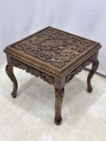 Maraş El Oyma Ceviz Orta Sehpa – 55x55x45 cm Kapaklı Kilitli Ahşap Sehpa - Görsel 3