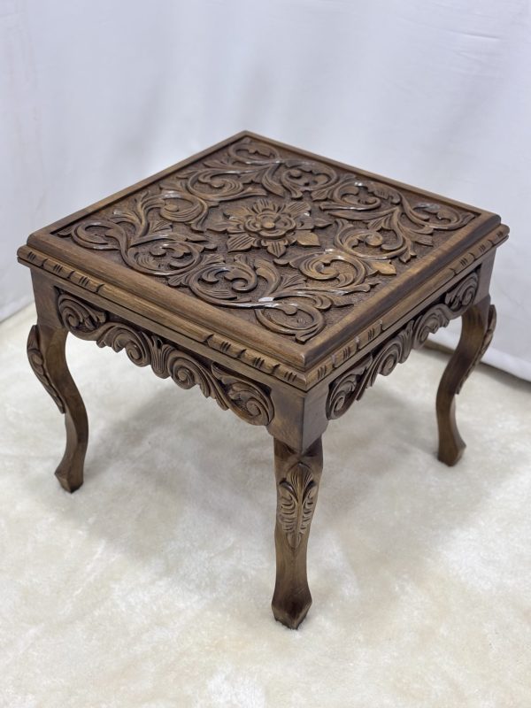 Maraş El Oyma Ceviz Orta Sehpa – 55x55x45 cm Kapaklı Kilitli Ahşap Sehpa - Görsel 3