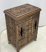 Maraş El Oyma Makyaj Konsolu Ahşap 9 Bölmeli El Yapımı Ceviz Takı ve Aksesuar Dolabı 58X38X81 cm